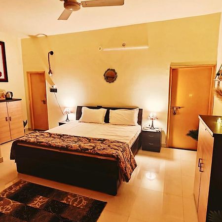 The Yellow House - Couple'S Getaway In Gomti Nagar- 1 Bhk Lakhnaú Exteriér fotografie