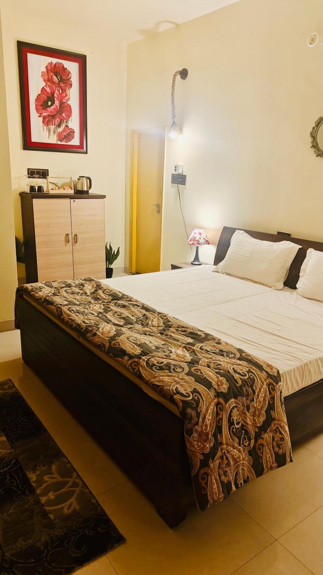 The Yellow House - Couple'S Getaway In Gomti Nagar- 1 Bhk Lakhnaú Exteriér fotografie