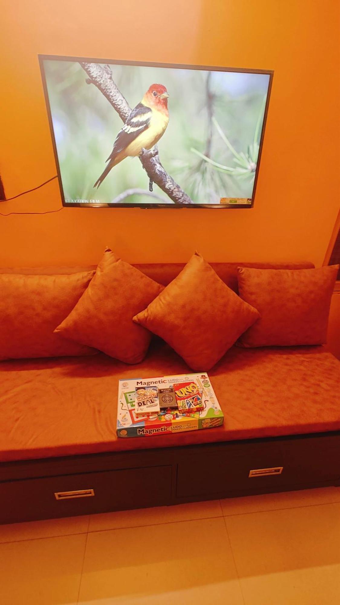 The Yellow House - Couple'S Getaway In Gomti Nagar- 1 Bhk Lakhnaú Exteriér fotografie