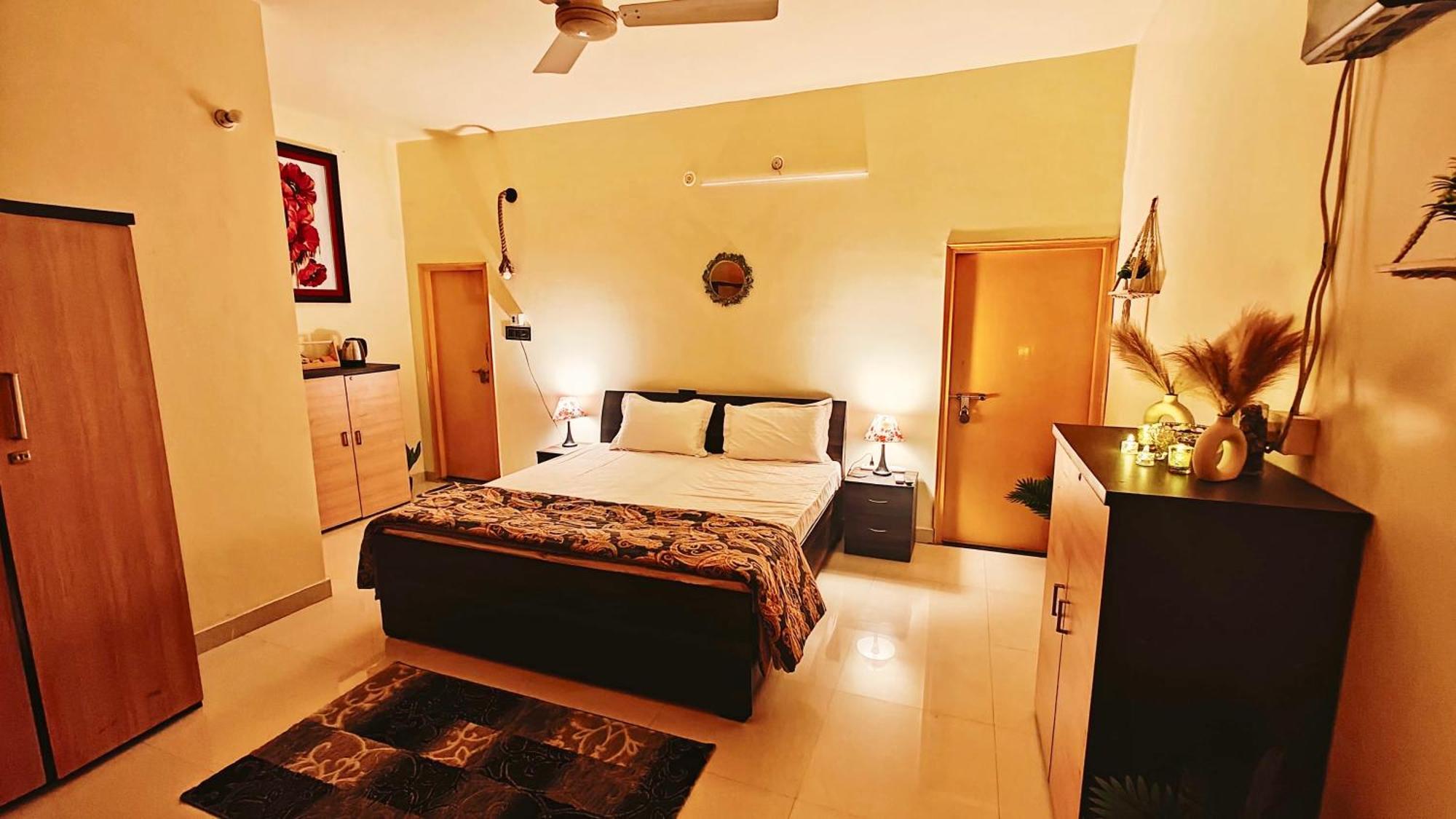 The Yellow House - Couple'S Getaway In Gomti Nagar- 1 Bhk Lakhnaú Exteriér fotografie