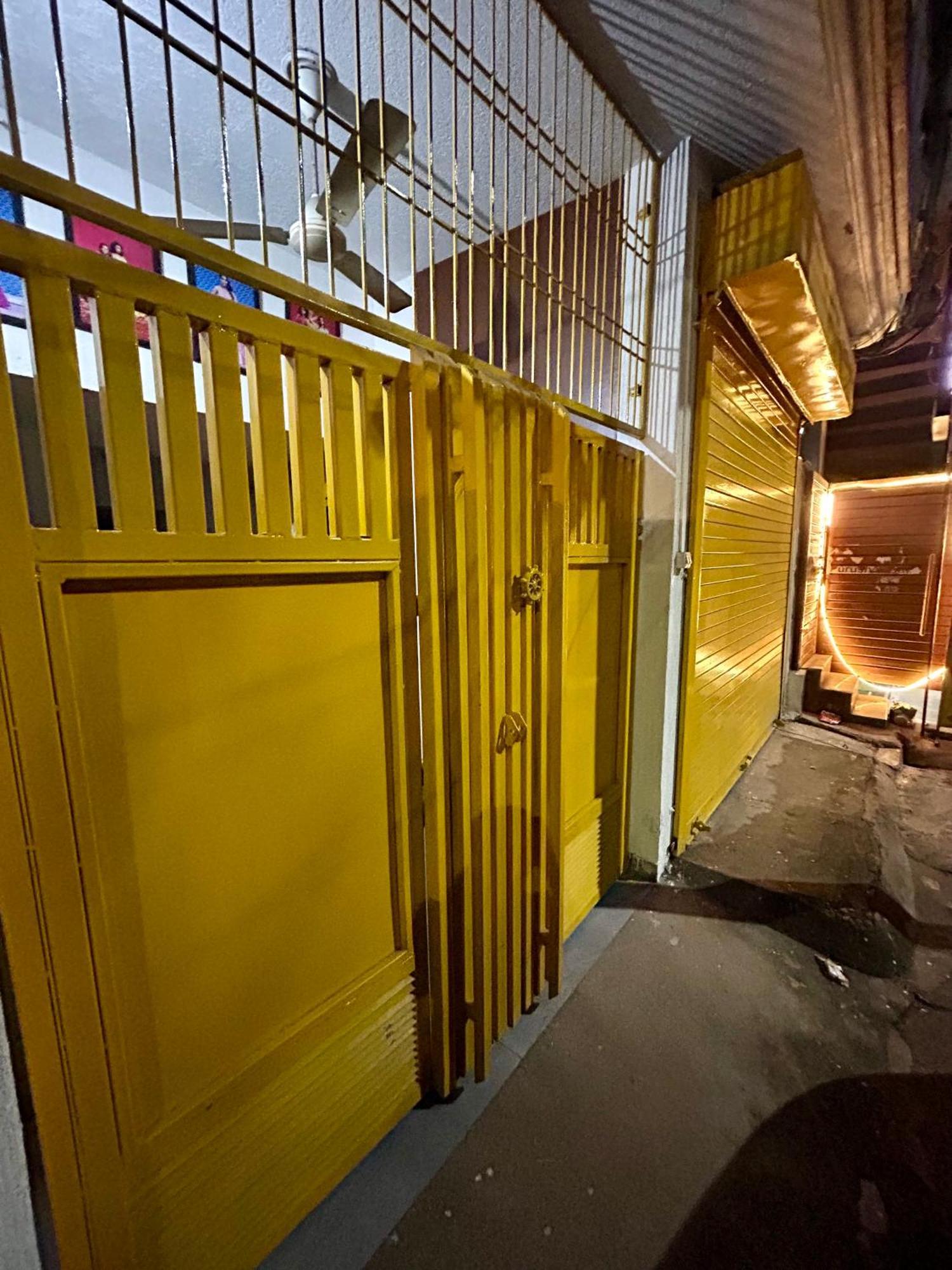 The Yellow House - Couple'S Getaway In Gomti Nagar- 1 Bhk Lakhnaú Exteriér fotografie